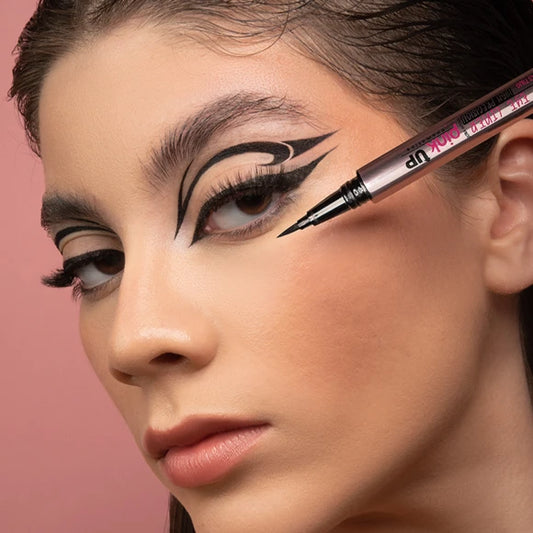 Liquid eye liner high precision